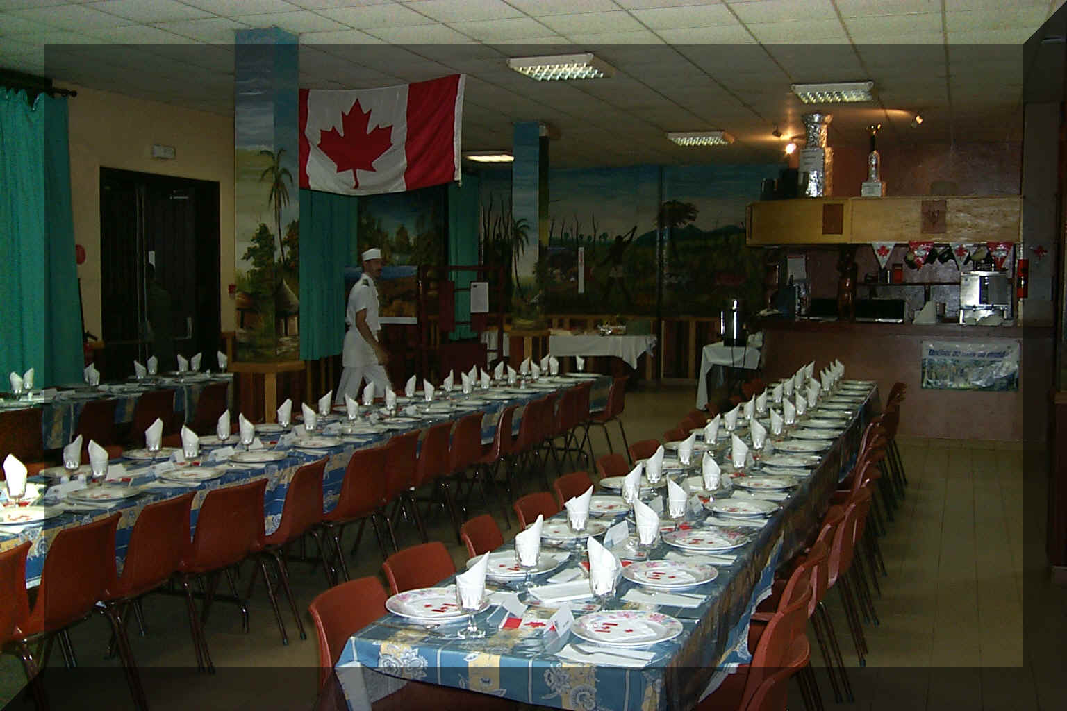 table.jpg (1049228 bytes)